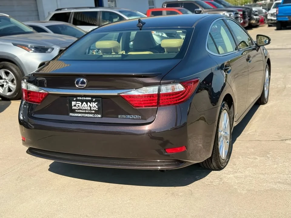 2013 Lexus ES 6th Gen - Image 4 of 20