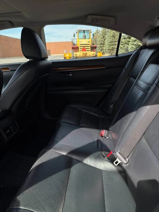 2013 Lexus ES 6th Gen - Image 4 of 8