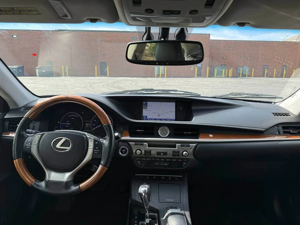 2013 Lexus ES 6th Gen - Image 7 of 8