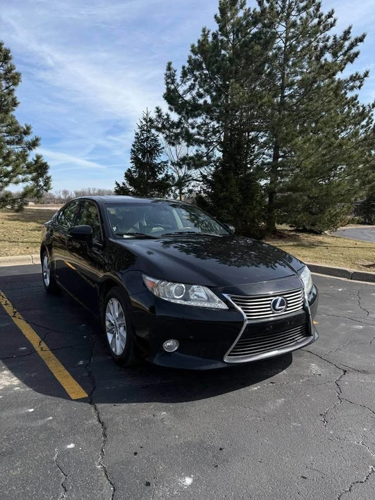2013 Lexus ES 6th Gen - Image 2 of 8