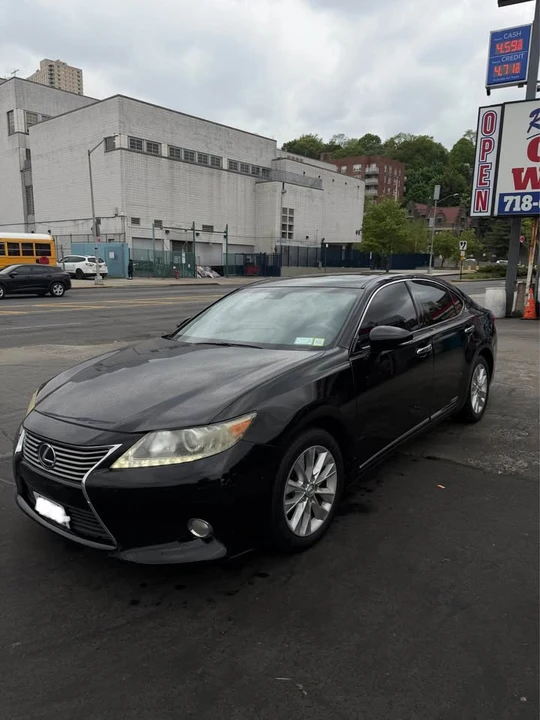 2013 Lexus ES 6th Gen - Image 3 of 11