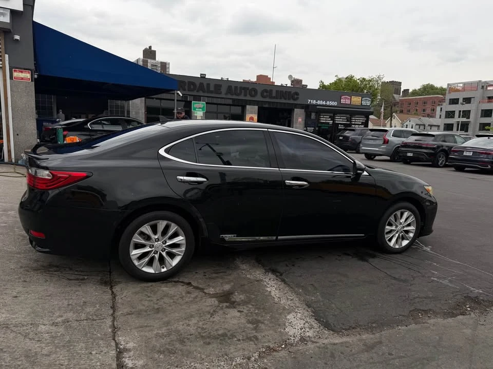 2013 Lexus ES 6th Gen - Image 4 of 11