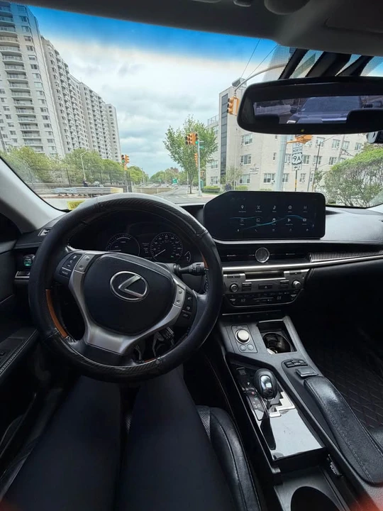 2013 Lexus ES 6th Gen - Image 10 of 11