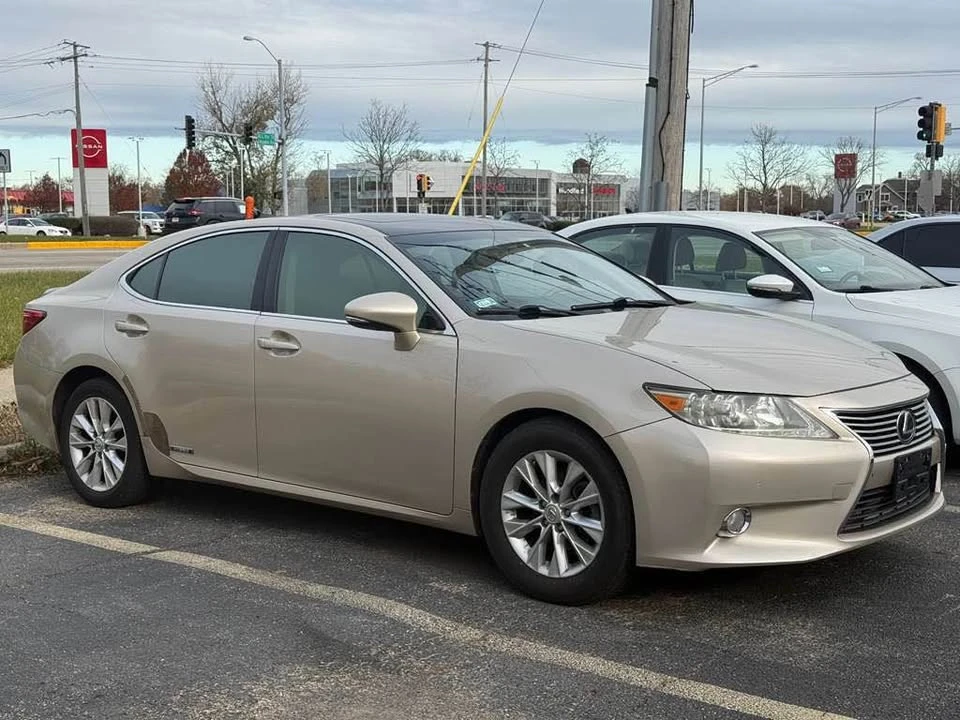 2013 Lexus ES 6th Gen - Image 2 of 6