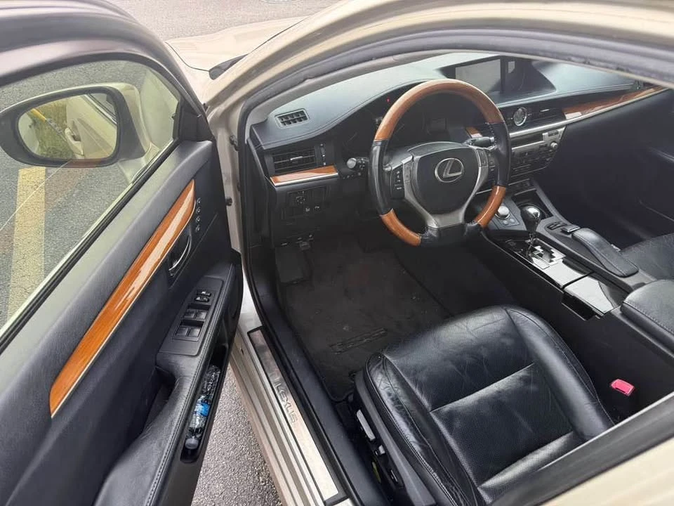 2013 Lexus ES 6th Gen - Image 3 of 6