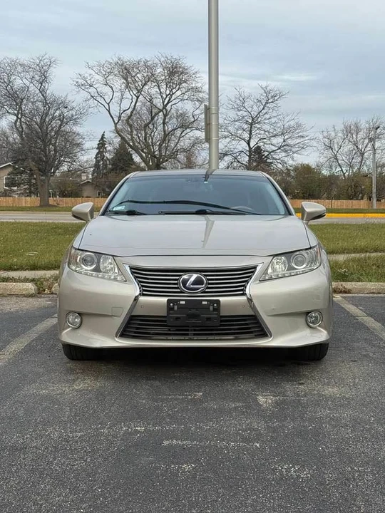 2013 Lexus ES 6th Gen - Image 5 of 6