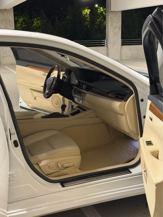 2013 Lexus ES 6th Gen - Image 7 of 8