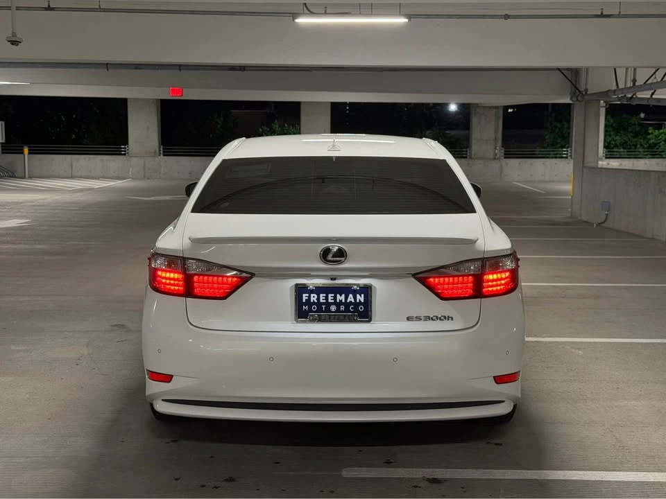 2013 Lexus ES 6th Gen - Image 6 of 8