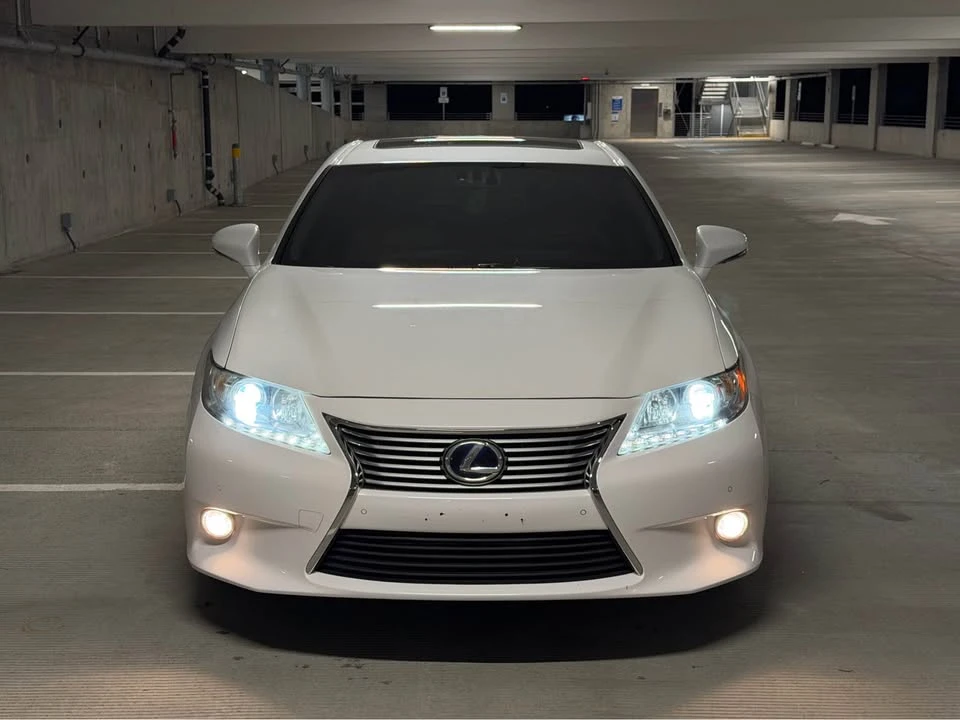 2013 Lexus ES 6th Gen - Image 2 of 8