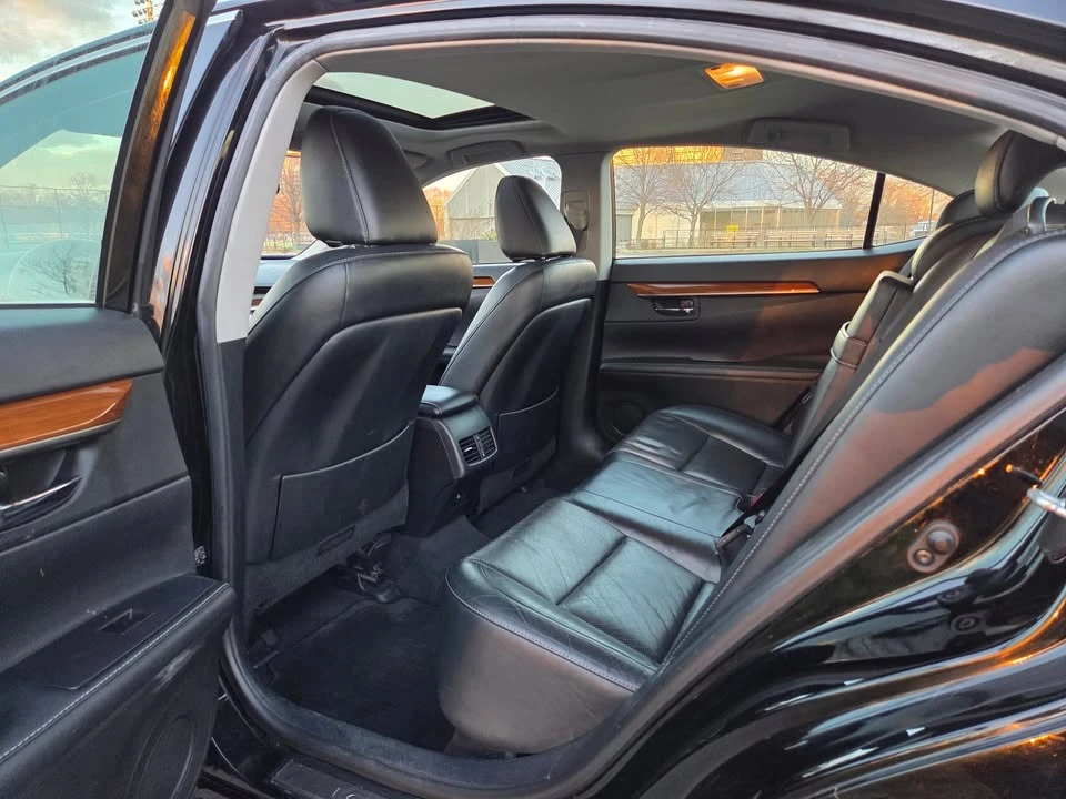 2013 Lexus ES 6th Gen - Image 12 of 16