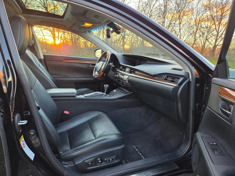 2013 Lexus ES 6th Gen - Image 10 of 16