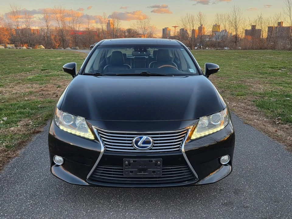 2013 Lexus ES 6th Gen - Image 2 of 16