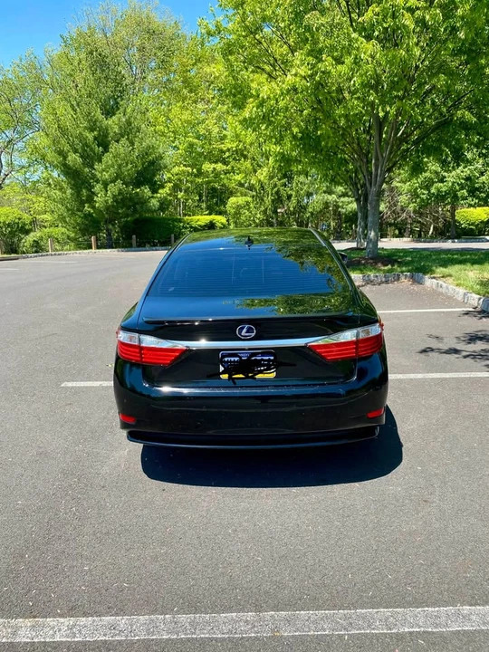 2013 Lexus ES 6th Gen - Image 4 of 10