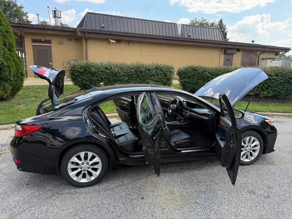 2013 Lexus ES 6th Gen - Image 5 of 18