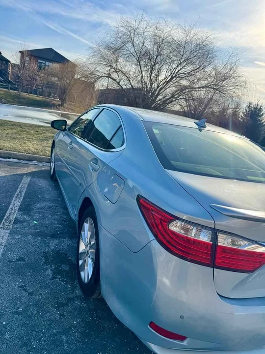 2013 Lexus ES 6th Gen - Image 4 of 10