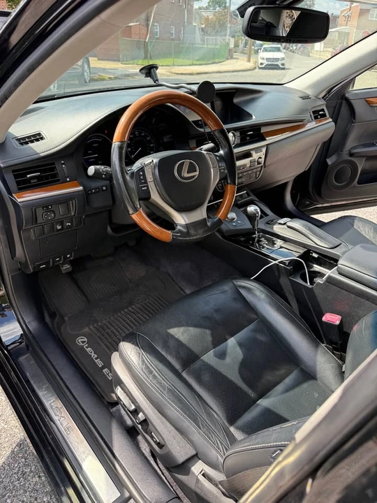 2013 Lexus ES 6th Gen - Image 8 of 18
