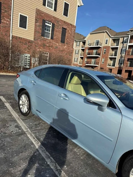 2013 Lexus ES 6th Gen - Image 3 of 10