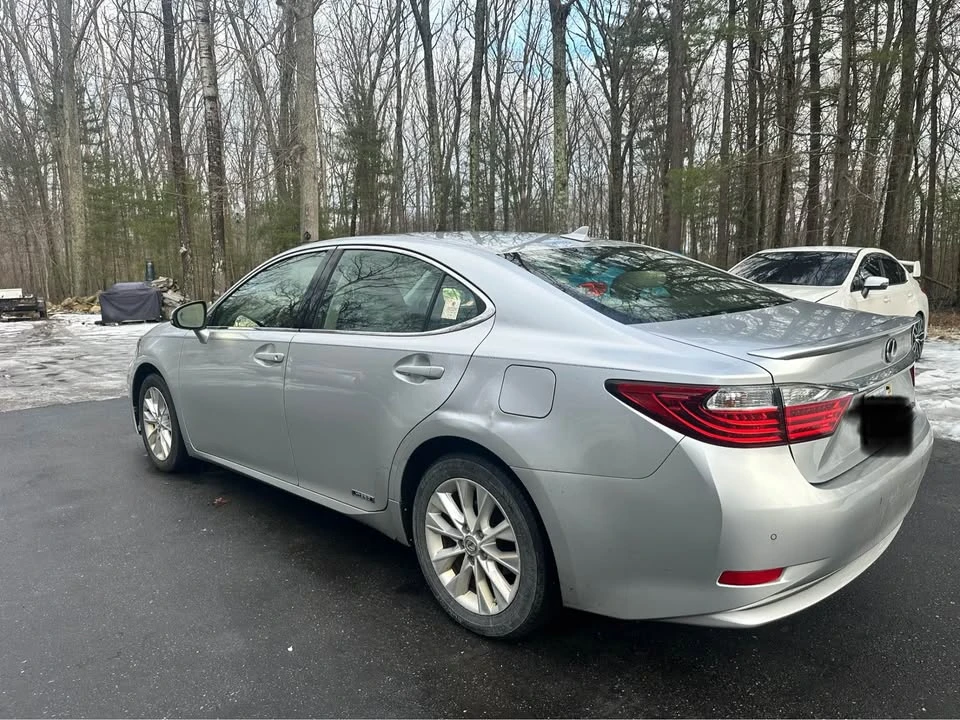 2013 Lexus ES 6th Gen - Image 3 of 6