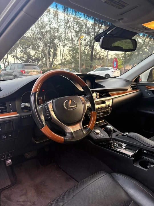 2013 Lexus ES 6th Gen - Image 4 of 11