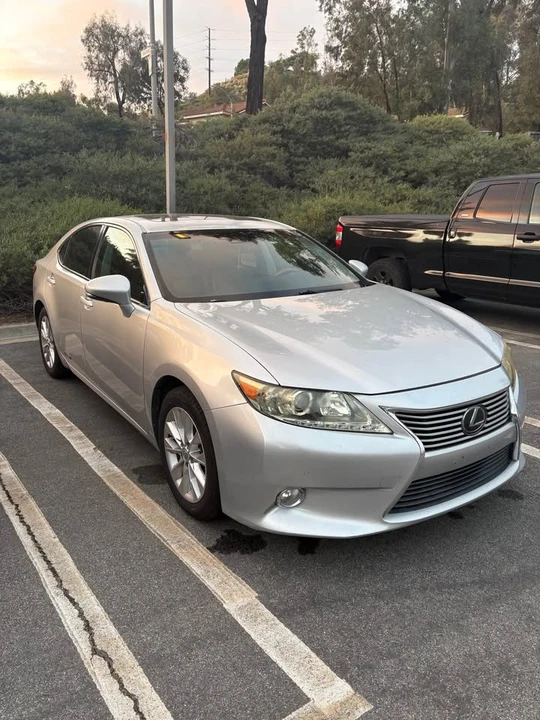 2013 Lexus ES 6th Gen - Image 3 of 11