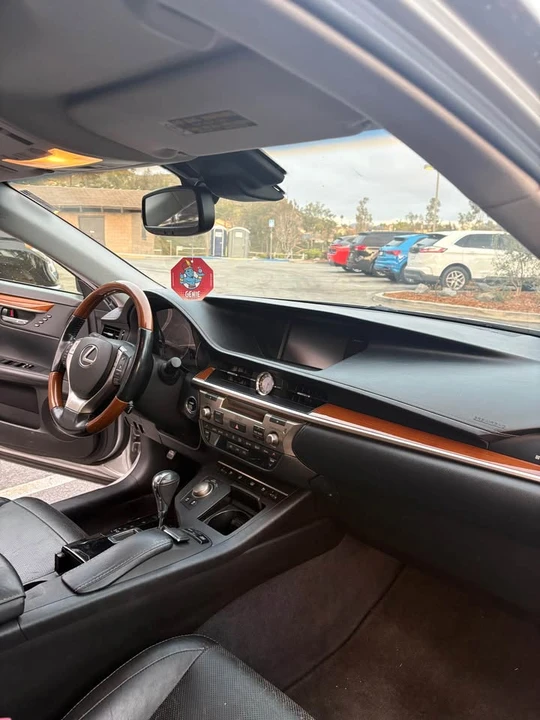 2013 Lexus ES 6th Gen - Image 7 of 11