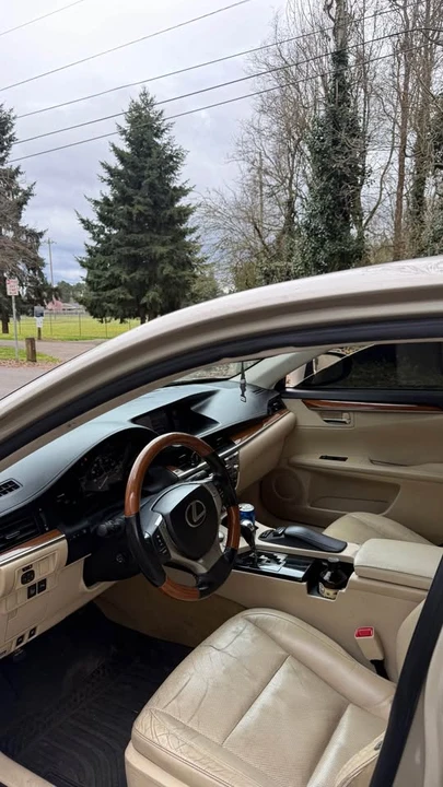 2013 Lexus ES 6th Gen - Image 8 of 8