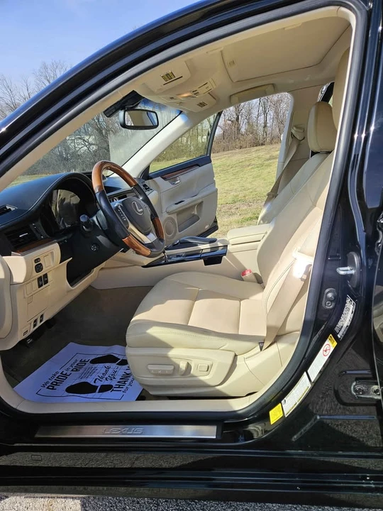 2013 Lexus ES 6th Gen - Image 4 of 13