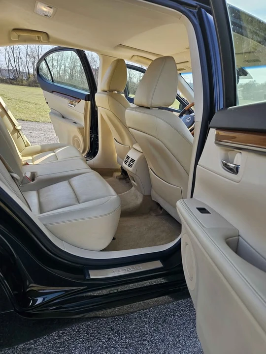 2013 Lexus ES 6th Gen - Image 7 of 13