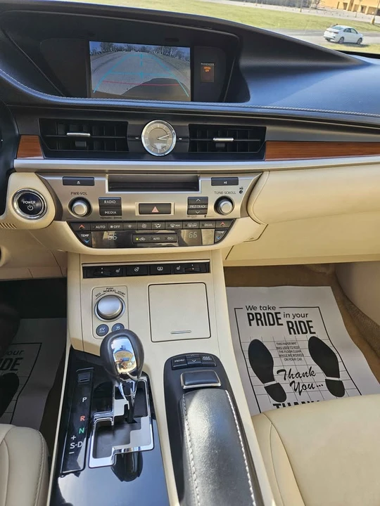 2013 Lexus ES 6th Gen - Image 12 of 13