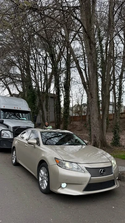 2013 Lexus ES 6th Gen - Image 2 of 8