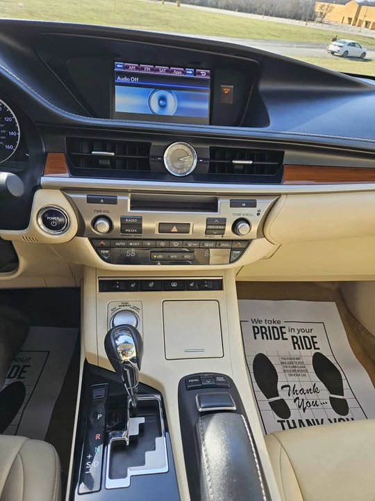 2013 Lexus ES 6th Gen - Image 11 of 13