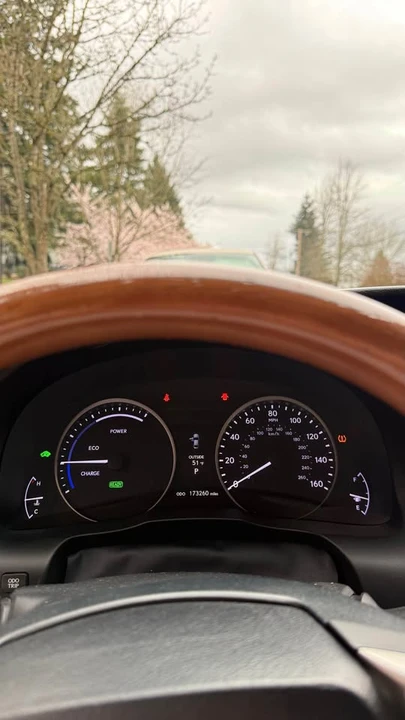 2013 Lexus ES 6th Gen - Image 5 of 8