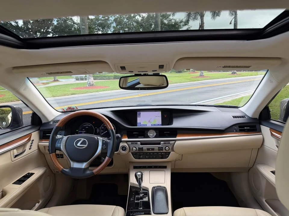 2013 Lexus ES 6th Gen - Image 3 of 19