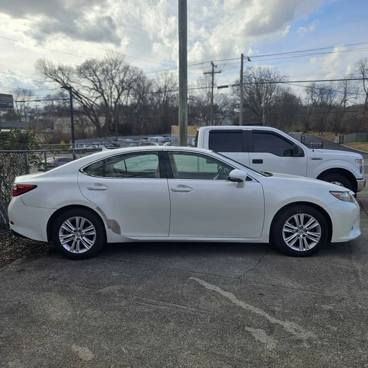 2013 Lexus ES 6th Gen - Image 5 of 5