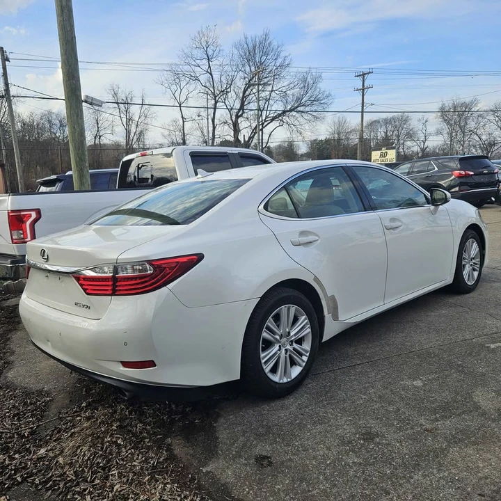 2013 Lexus ES 6th Gen - Image 4 of 5