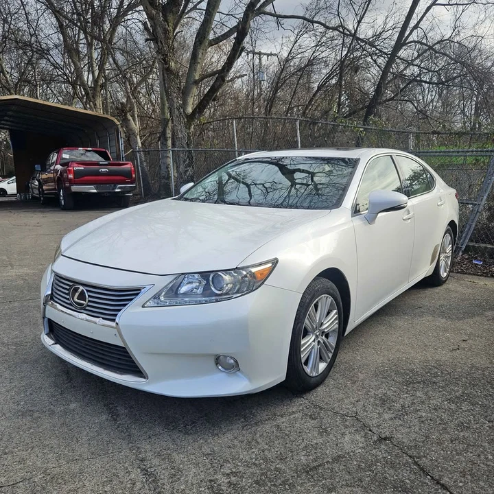 2013 Lexus ES 6th Gen - Image 3 of 5