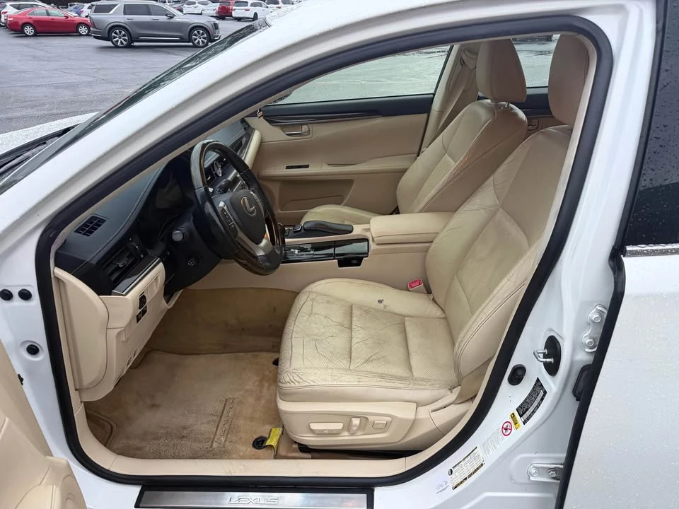 2013 Lexus ES 6th Gen - Image 5 of 15
