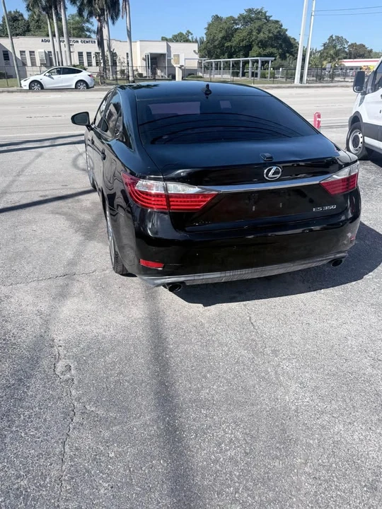 2013 Lexus ES 6th Gen - Image 6 of 11