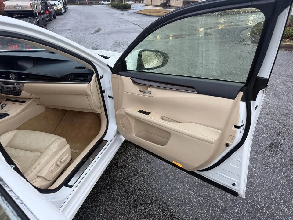 2013 Lexus ES 6th Gen - Image 14 of 15