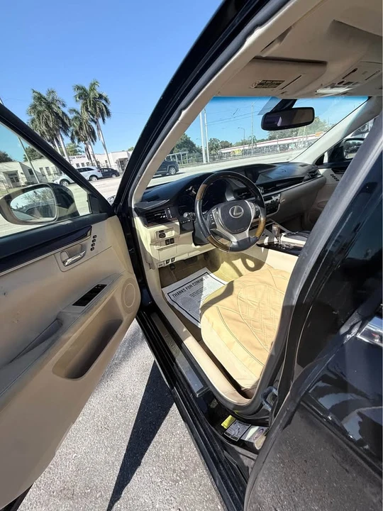2013 Lexus ES 6th Gen - Image 10 of 11