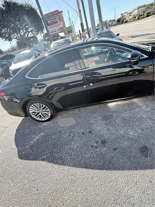 2013 Lexus ES 6th Gen - Image 4 of 11