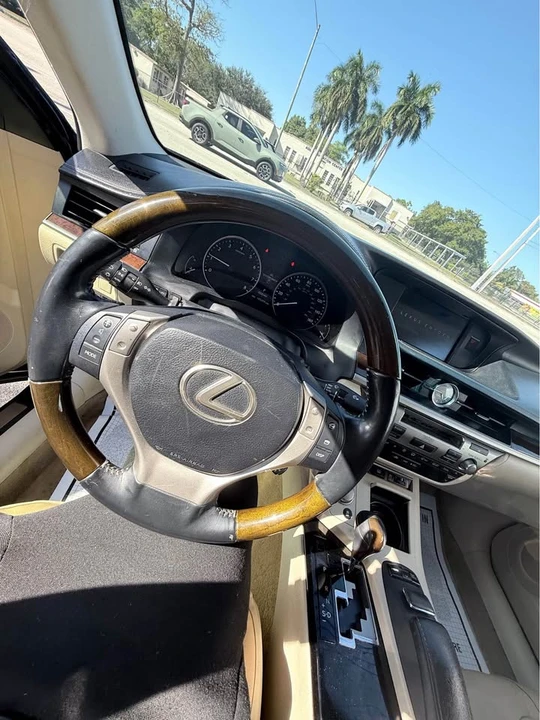 2013 Lexus ES 6th Gen - Image 8 of 11