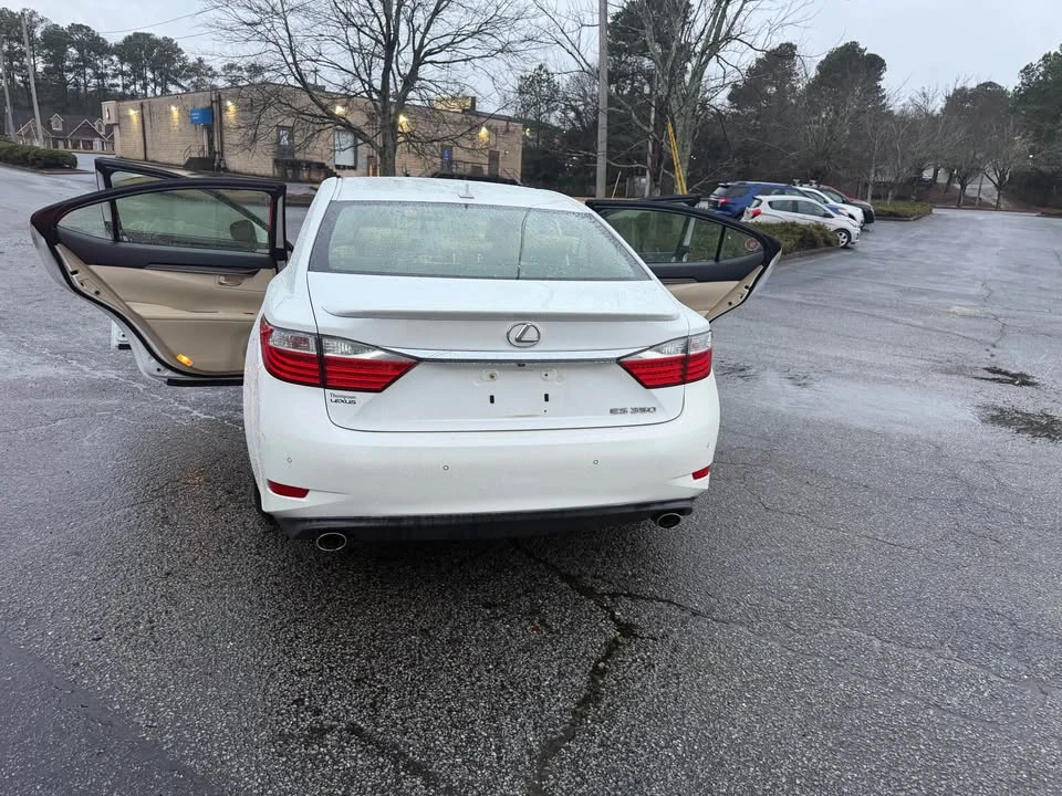 2013 Lexus ES 6th Gen - Image 15 of 15