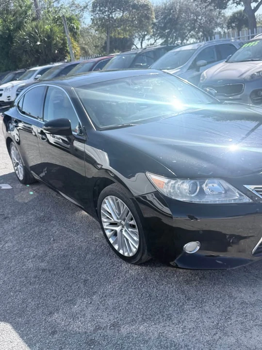 2013 Lexus ES 6th Gen - Image 3 of 11