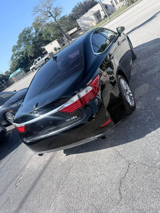 2013 Lexus ES 6th Gen - Image 5 of 11