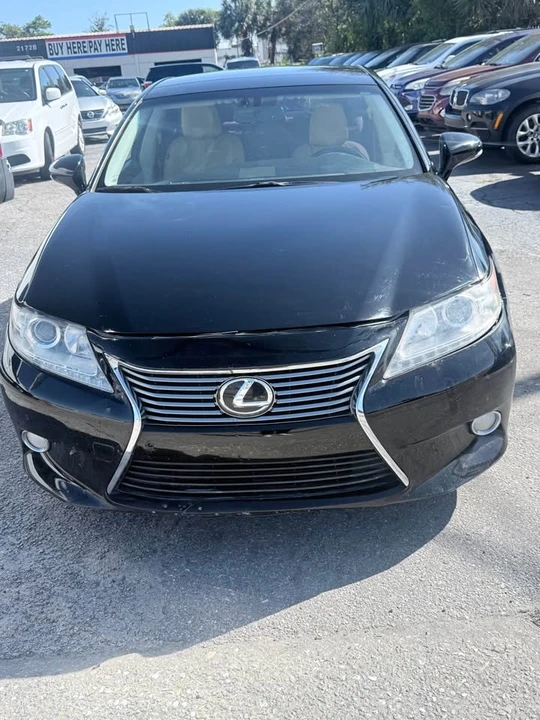 2013 Lexus ES 6th Gen - Image 2 of 11