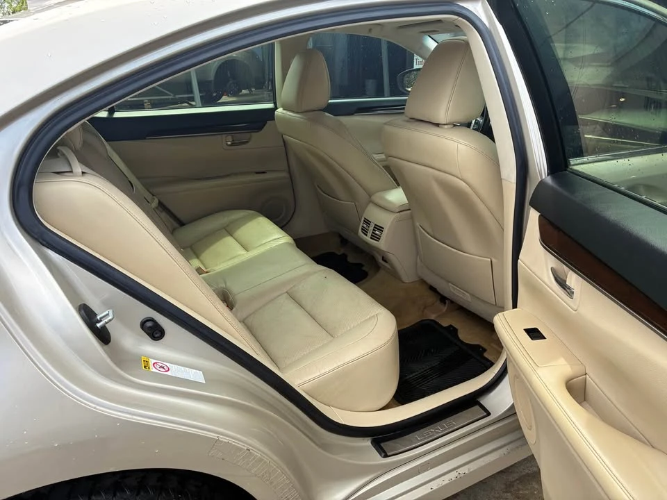 2013 Lexus ES 6th Gen - Image 5 of 8
