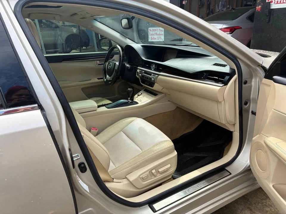 2013 Lexus ES 6th Gen - Image 4 of 8