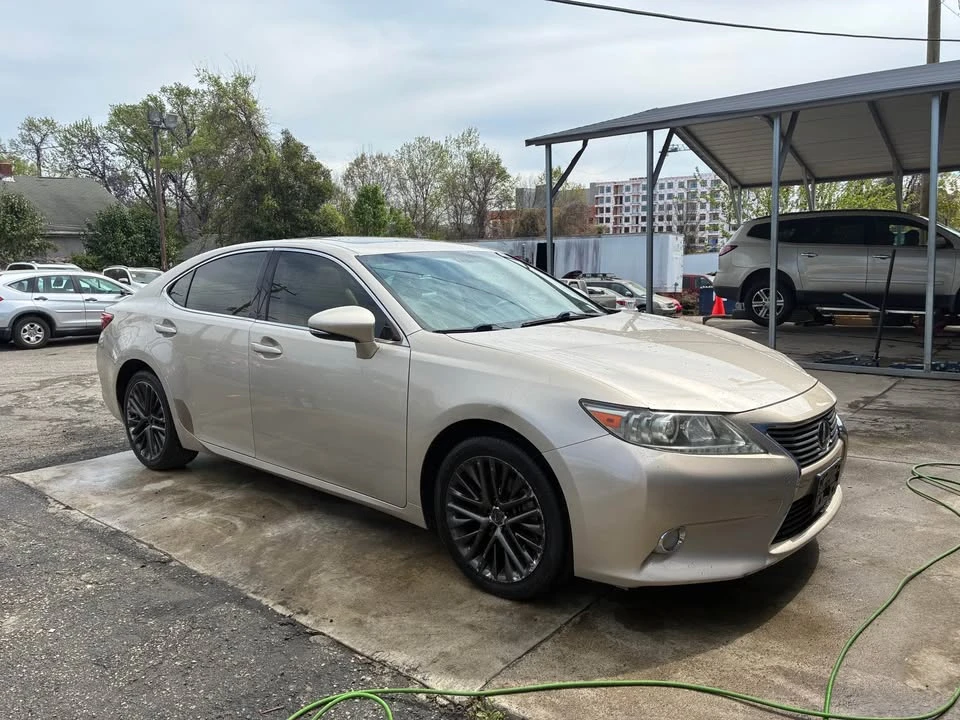 2013 Lexus ES 6th Gen - Image 2 of 8