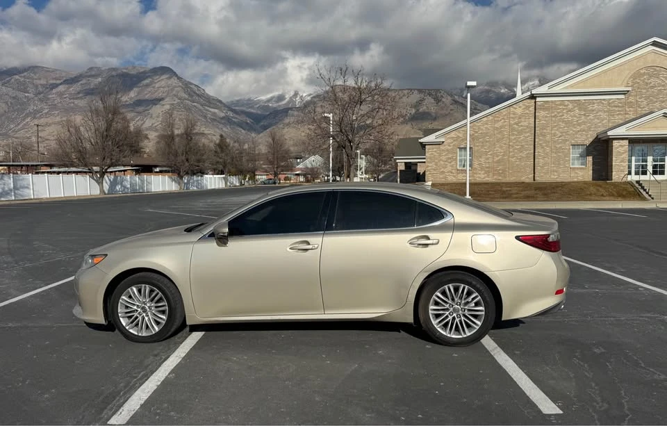 2013 Lexus ES 6th Gen - Image 7 of 14